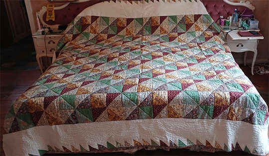Imported Small Patterned Machine Sewn Quilt - Size: 2.8x2.6m
