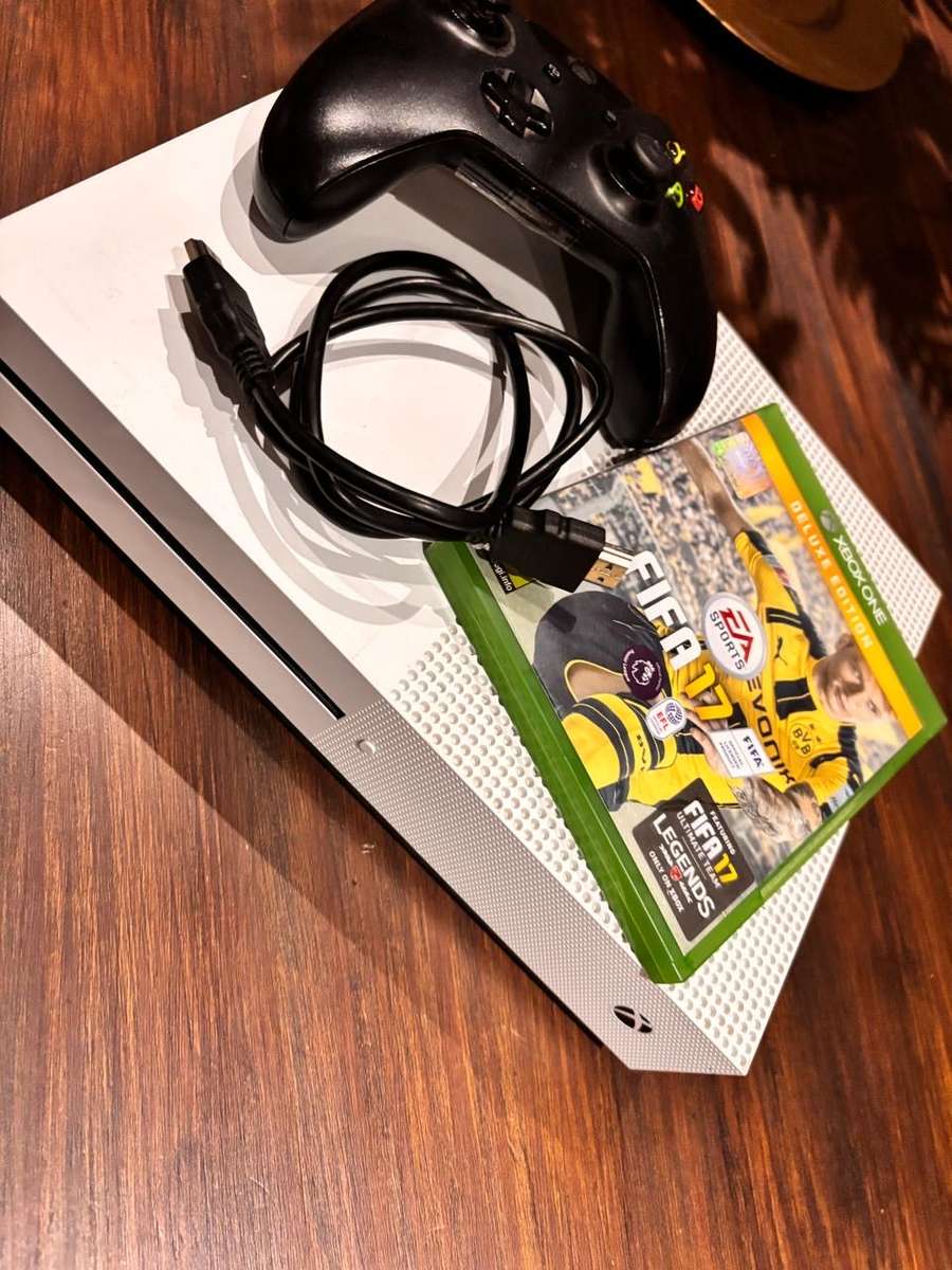 Xbox One S 1TB  Console + Controller, Great Condition!