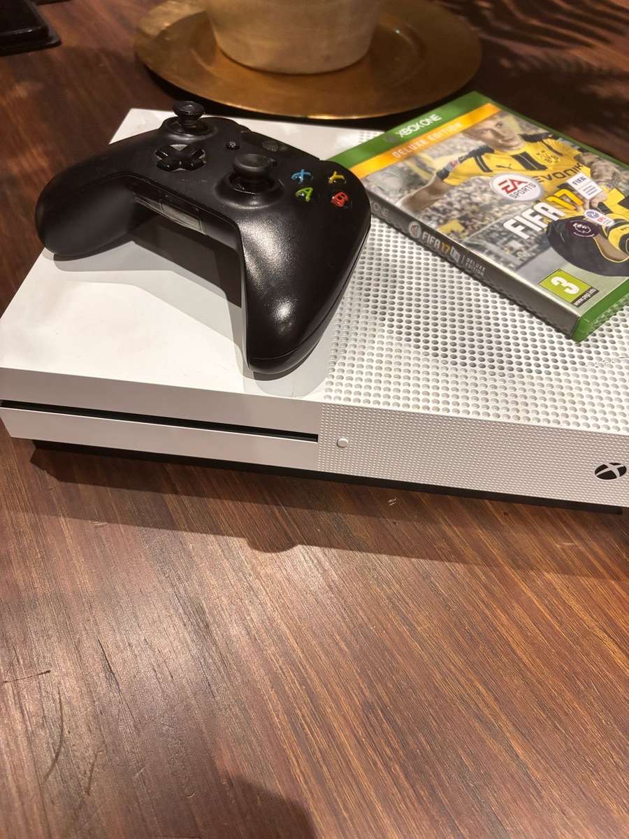 Xbox One S 1TB  Console + Controller, Great Condition!