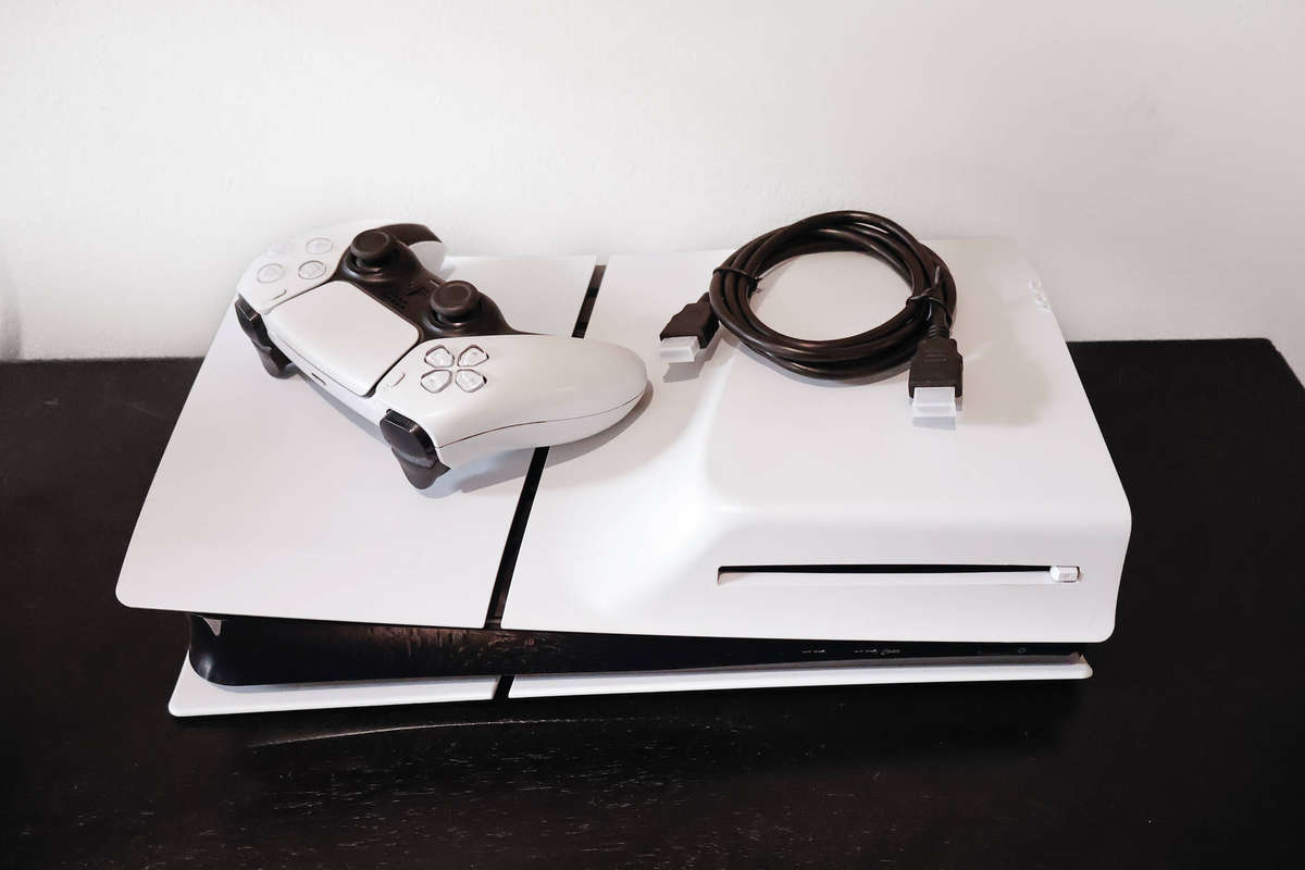 Ps5 Slim with controller.