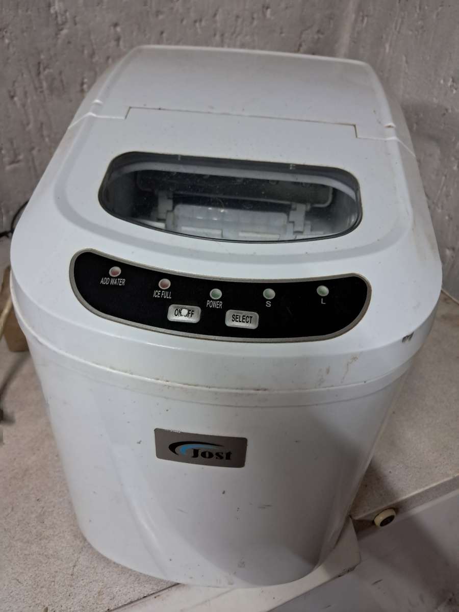 Jost Ice Maker