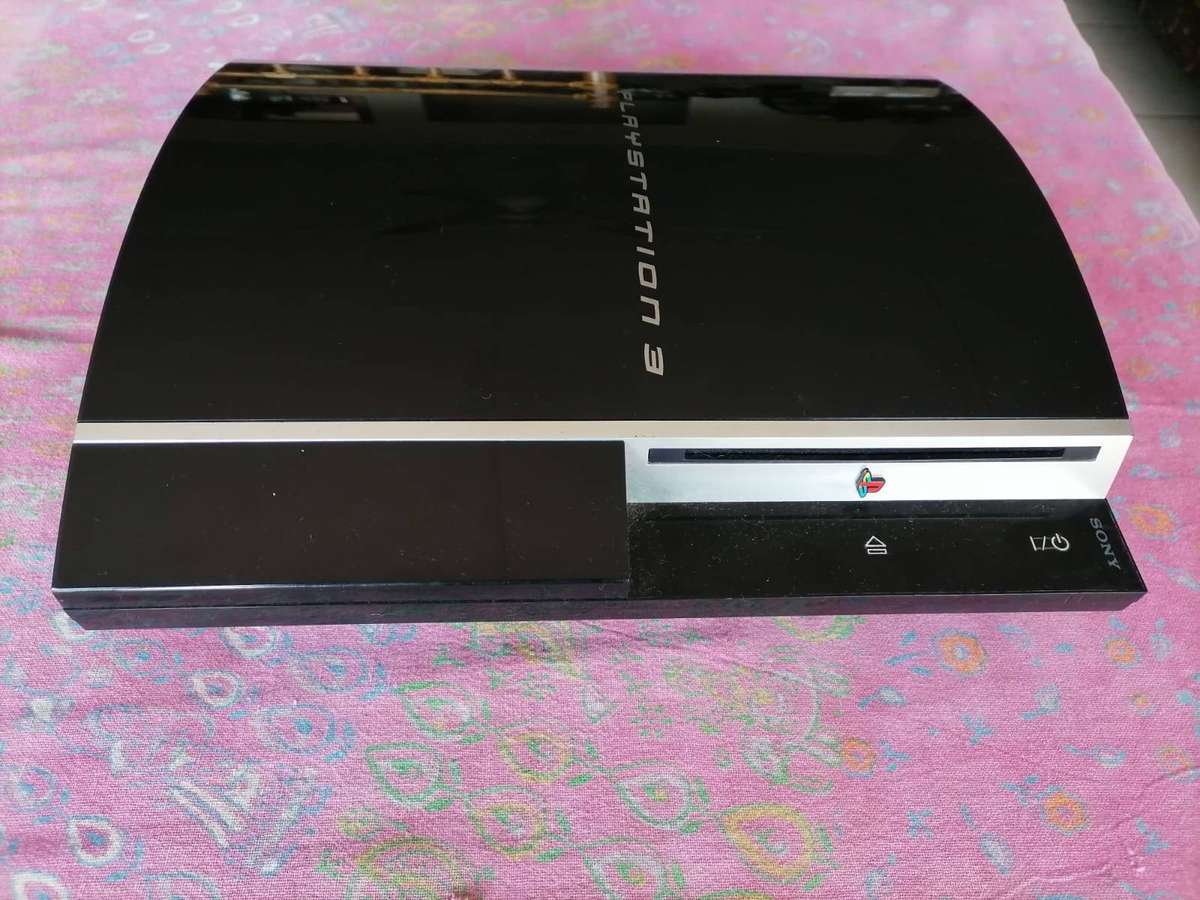 PS3 CONSOLE AND CONTROLLS