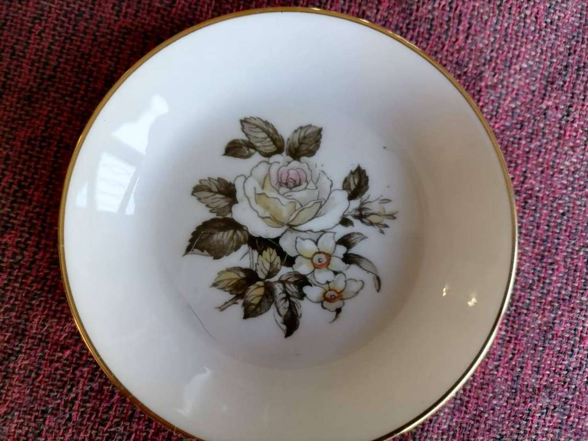 RARE VINTAGE ROYAL WORCESTER BOX SET OF 2 PIN TRAYS