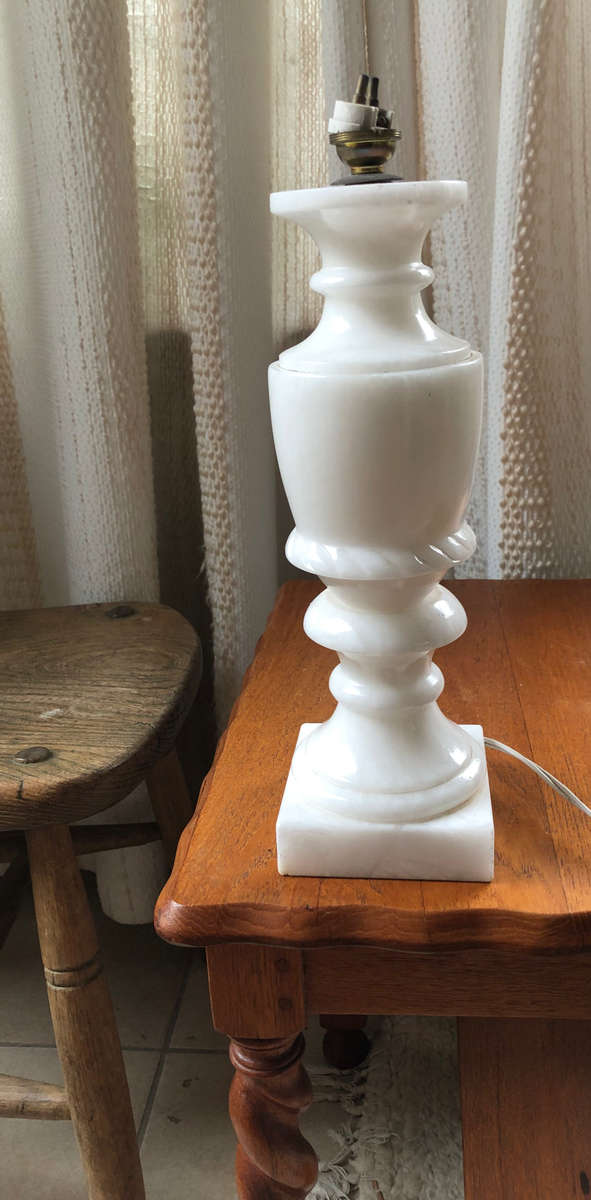 MARBLE TABLE LAMP