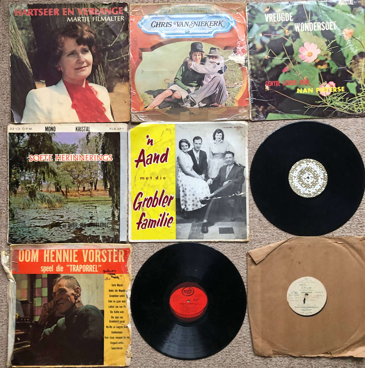 Versameling van vier en dertig Afrikaanse Langspeel-vinielplate