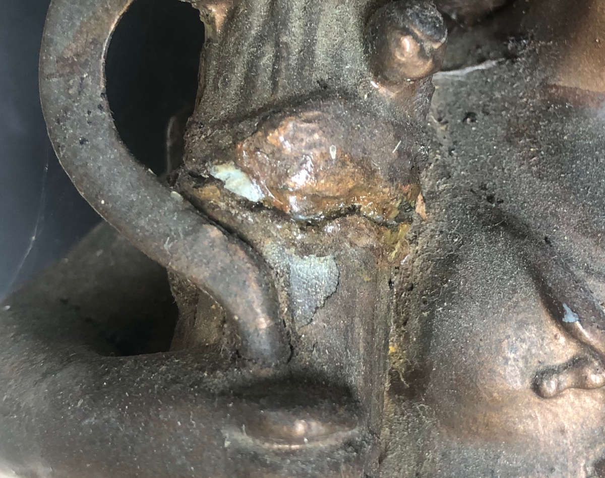 METAL STATUE ON WOODEN BASE STANDS 37,5CM HIGH