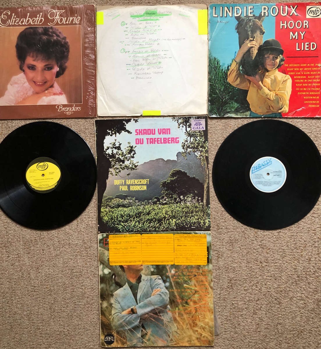 Versameling van vier en dertig Afrikaanse Langspeel-vinielplate