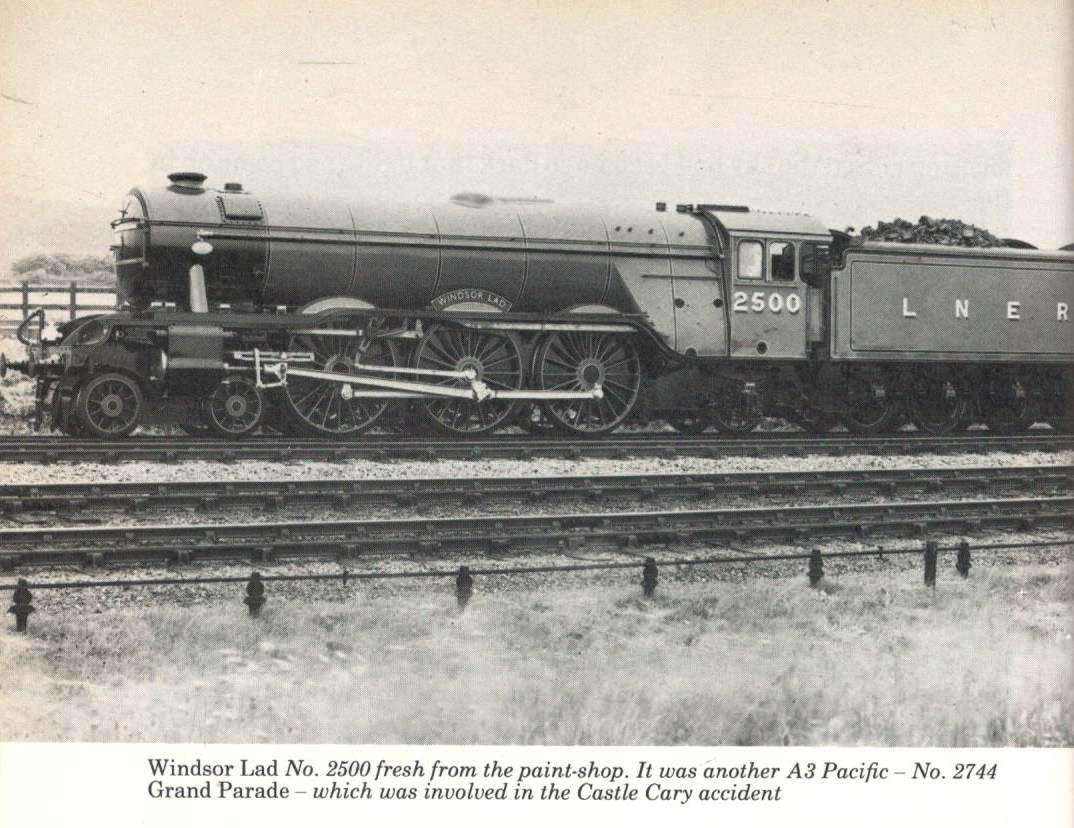 Railway Ghosts  --    Sixteen Stories of the Supernatural from the Golden Age of Steam