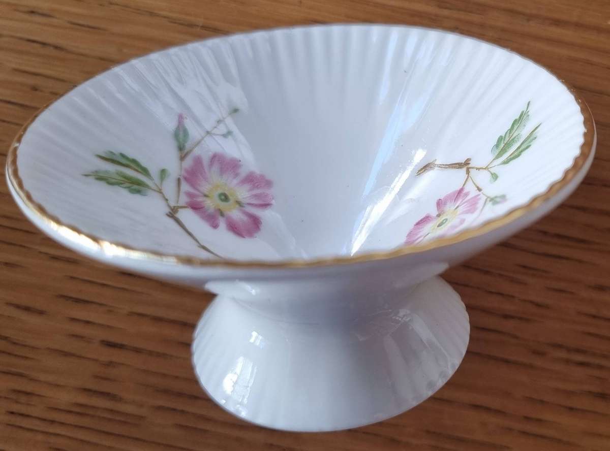 Alka Kunst (Bavarian) nut/sauce dishes x 6