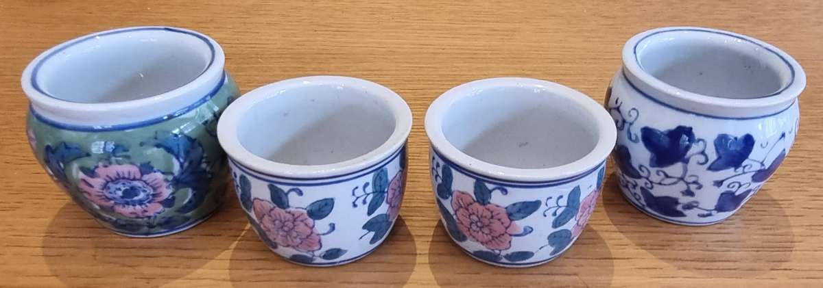 Decorative mini plant holders x 4