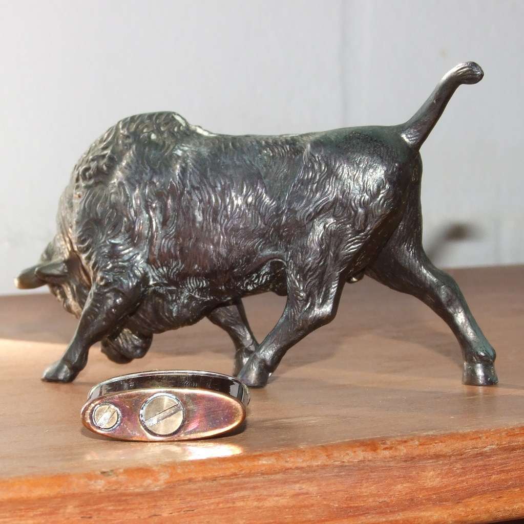 Spectacular cast metal Bison petrol Table Lighter