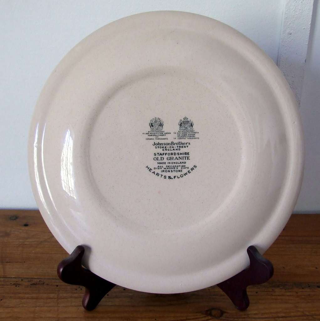 Johnson Brothers Old Granite Ironstone, England, HEARTS & FLOWERS, 25cm Plate  & stand
