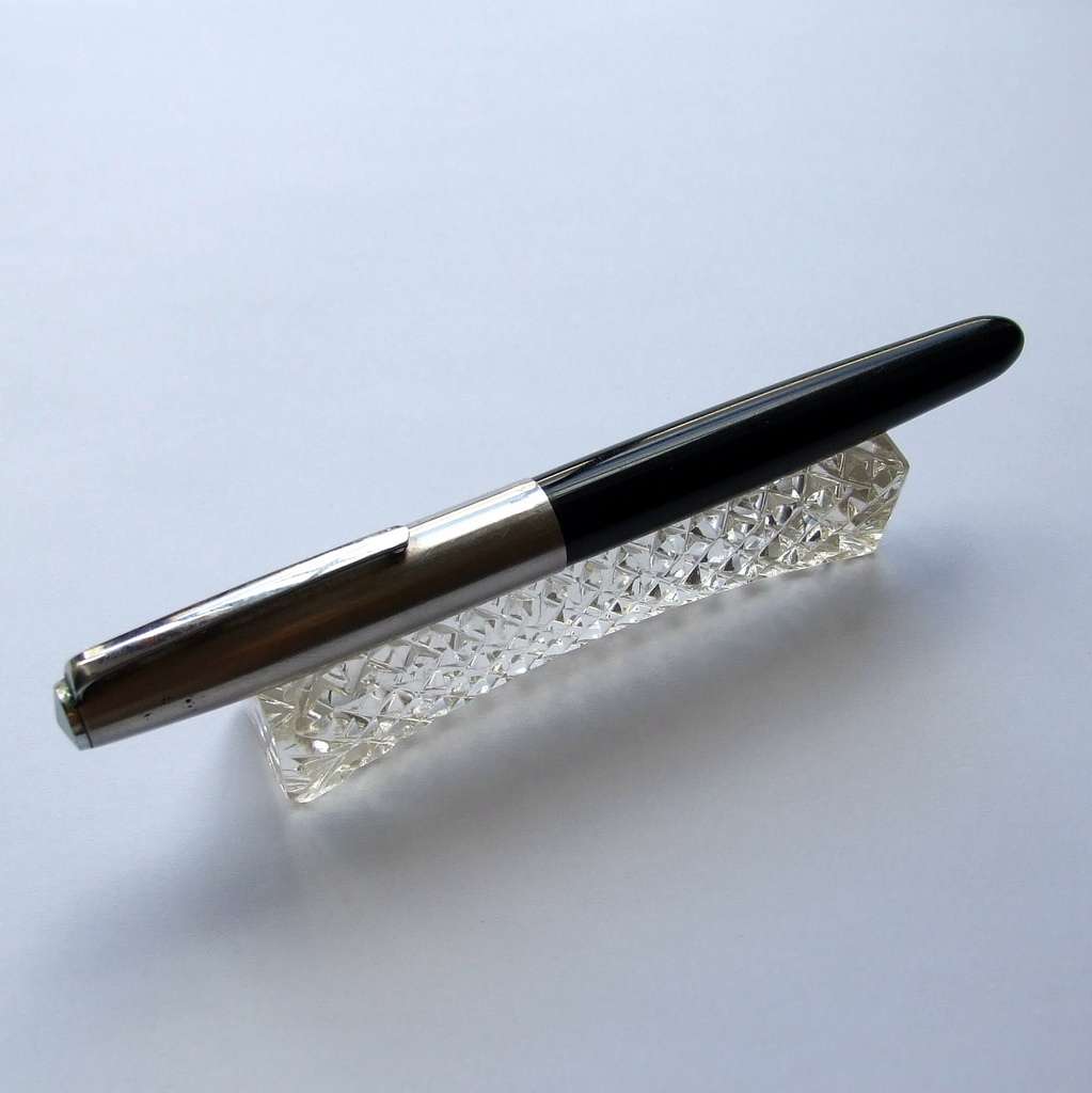 A fairly rare Mark 1 PARKER 21 Fountain pen in working condition, fine nib, c1949.