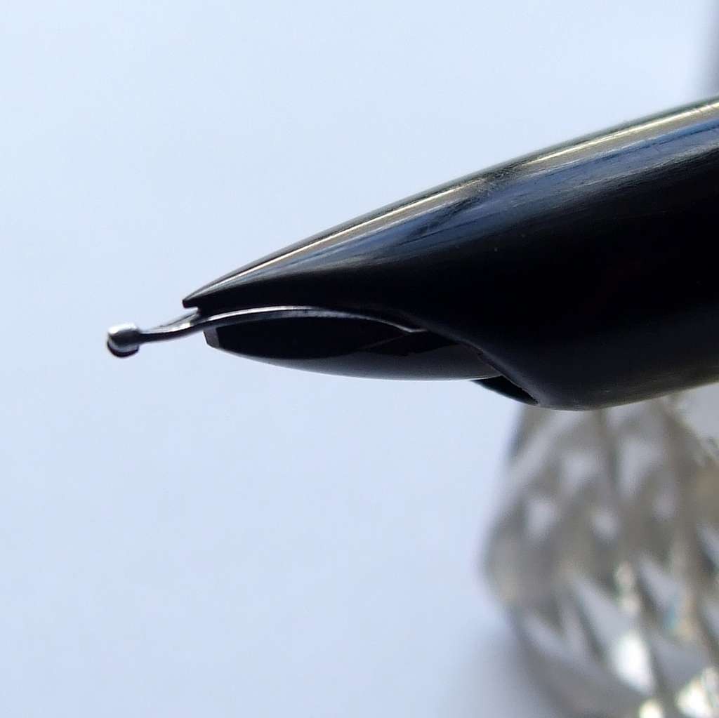 A fairly rare Mark 1 PARKER 21 Fountain pen in working condition, fine nib, c1949.