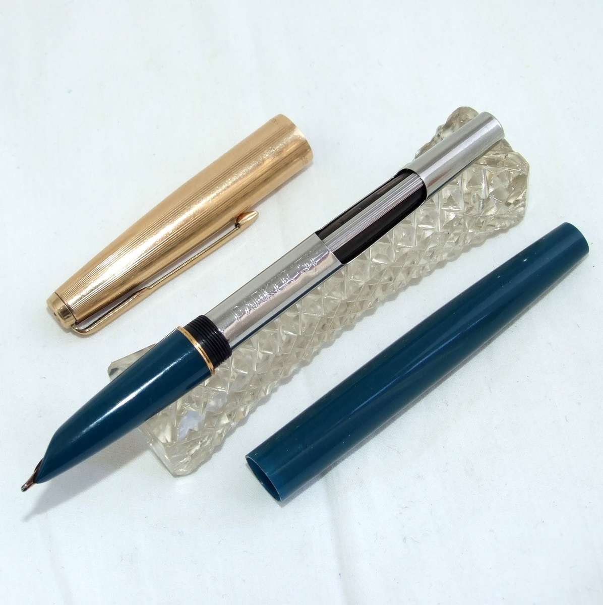 Excellent vintage Mark 4 PARKER 51 Aerometric fountain pen. Rolled gold cap