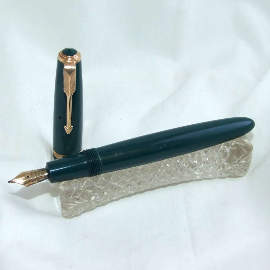 Vintage PARKER DUOFOLD  aerometric fill, 14ct nib, working.