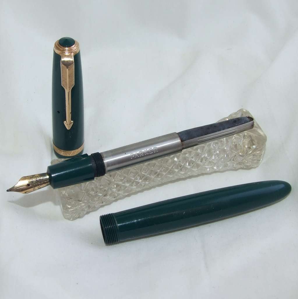 Vintage PARKER DUOFOLD  aerometric fill, 14ct nib, working.