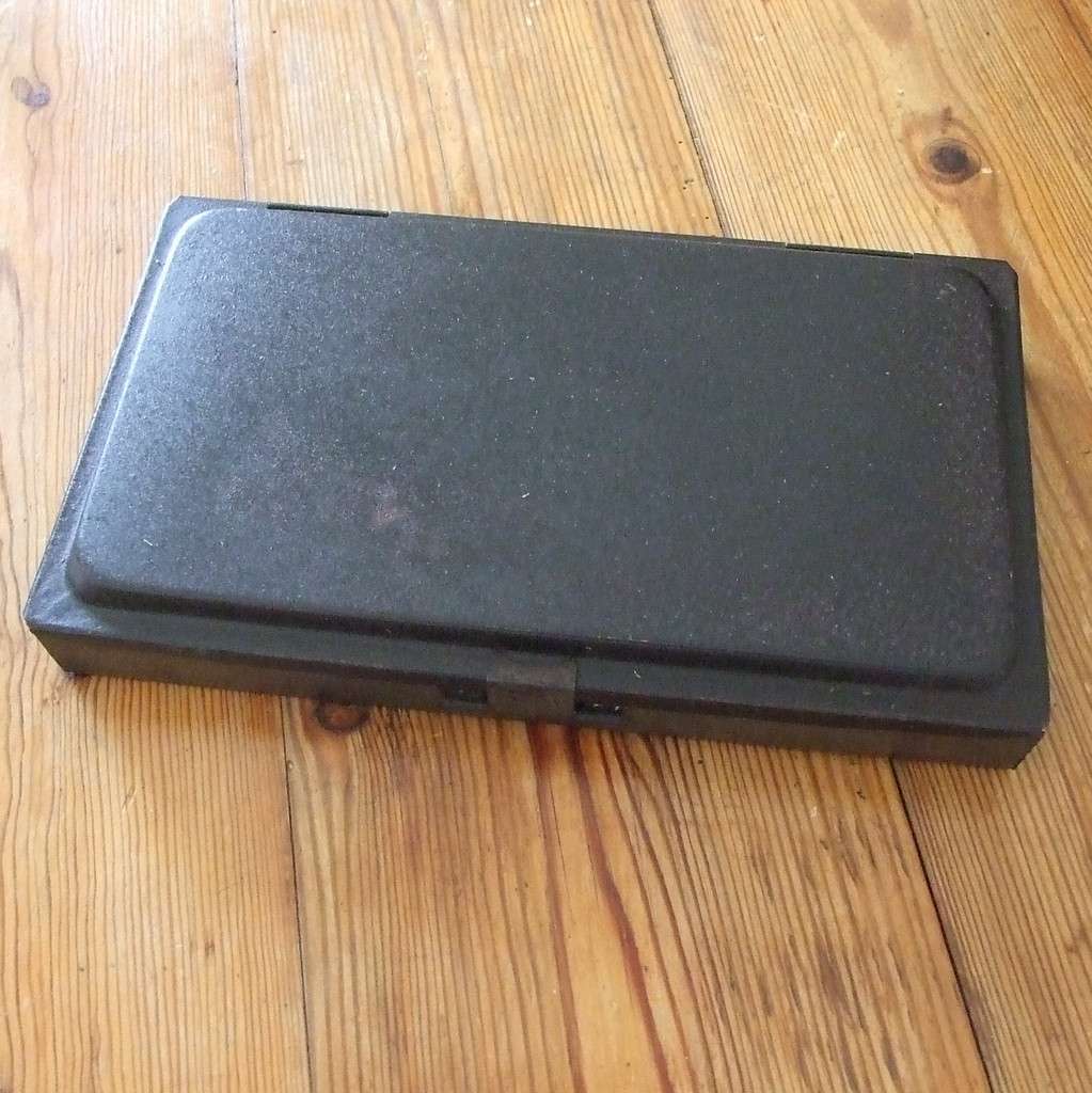 Vintage REEVES 20 watercolour artist's tin box