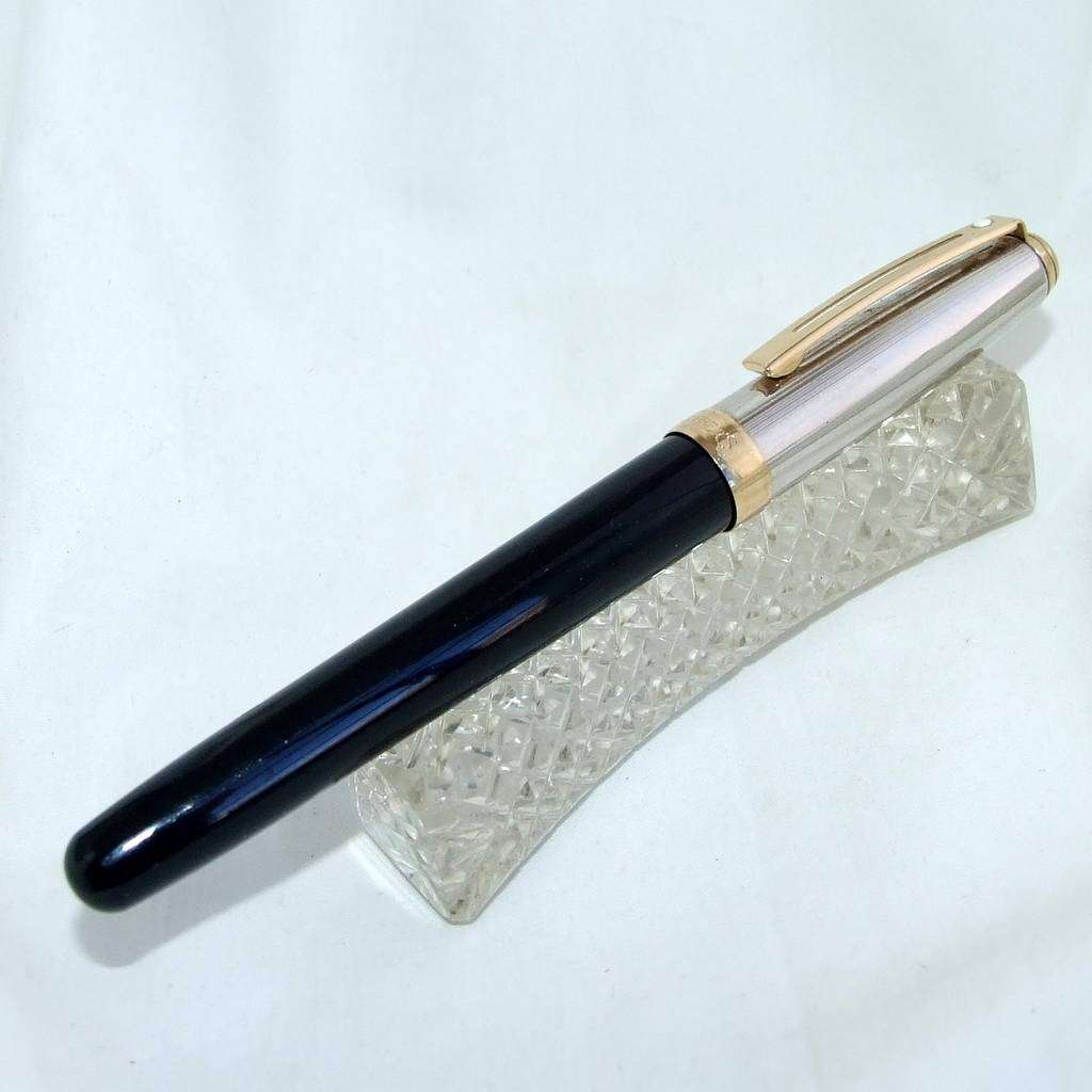 Sheaffers White Dot "Prelude" roller ball Black Gloss with Chrome and Gold Trim