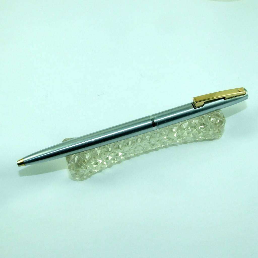 SHEAFFER REMINDER White Dot click clip Ballpoint Pen
