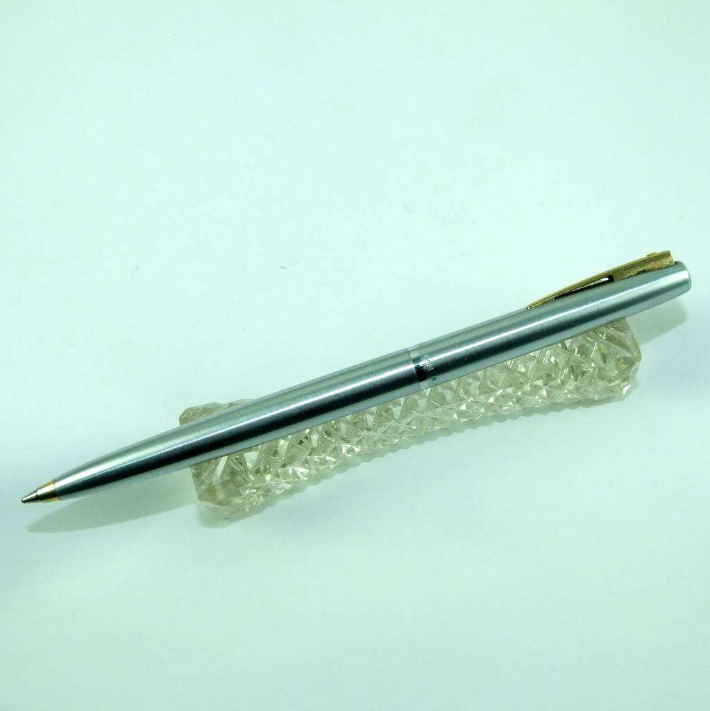 SHEAFFER REMINDER White Dot click clip Ballpoint Pen