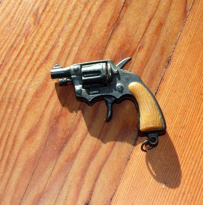 Vintage Miniature Snub Nose 38 cap-gun key ring fob