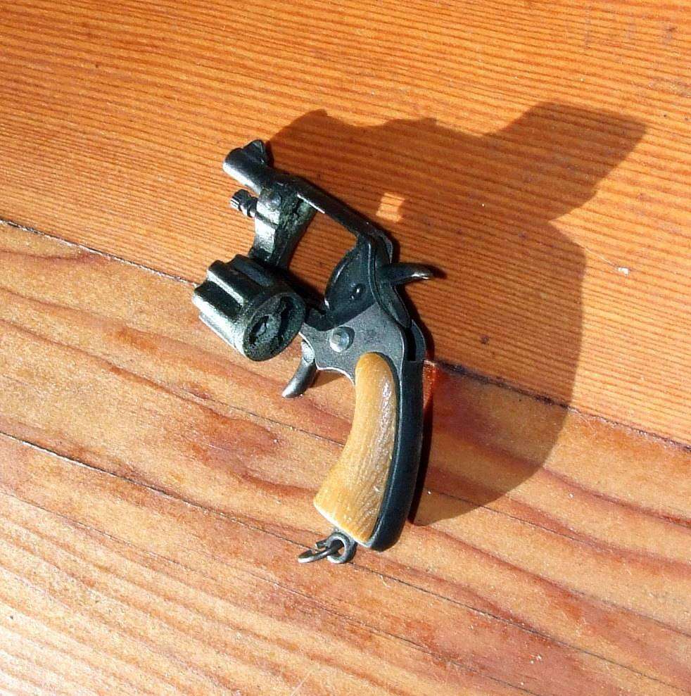 Vintage Miniature Snub Nose 38 cap-gun key ring fob