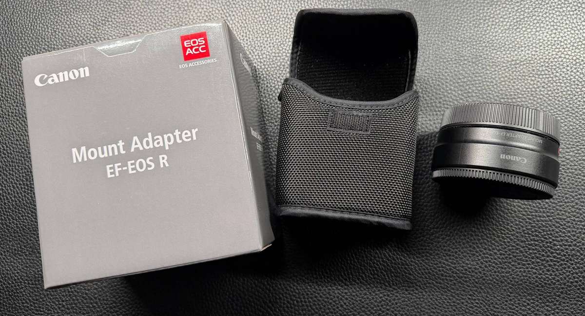 Canon Mount Adapter EF-EOS R (10/10) as new.