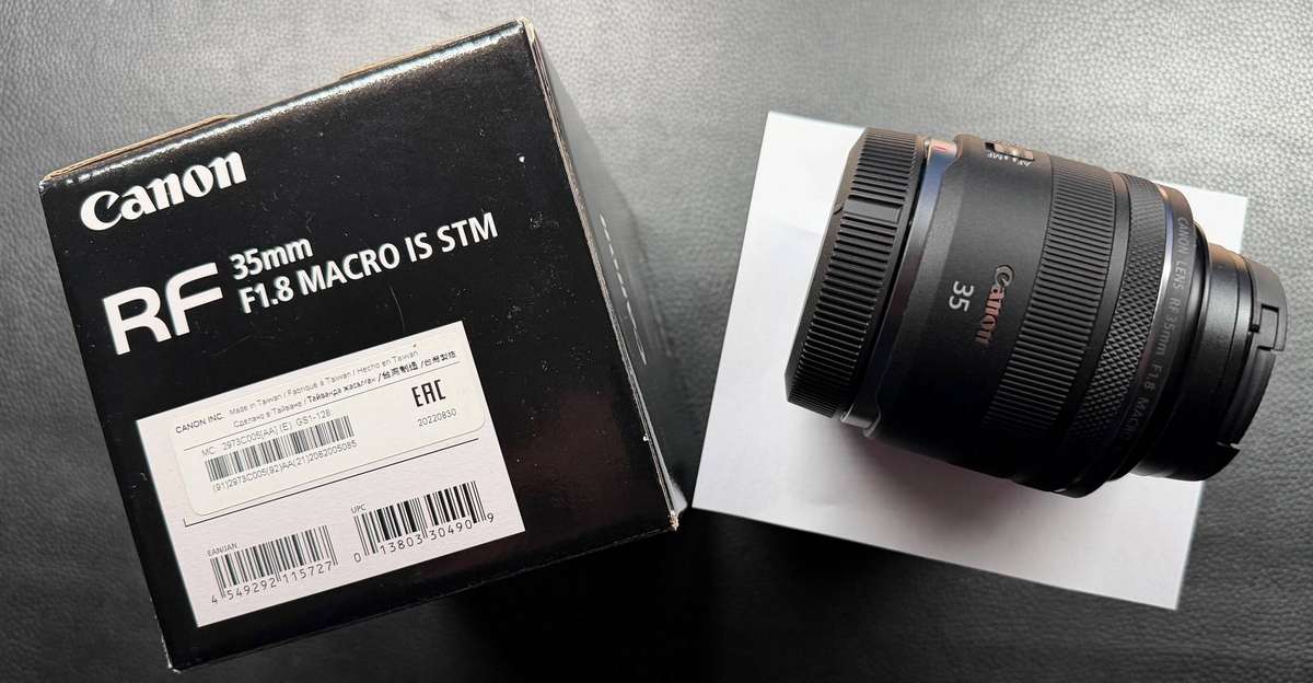 Canon RF 35mm f/1.8 IS STM macro lens (10/10) as new