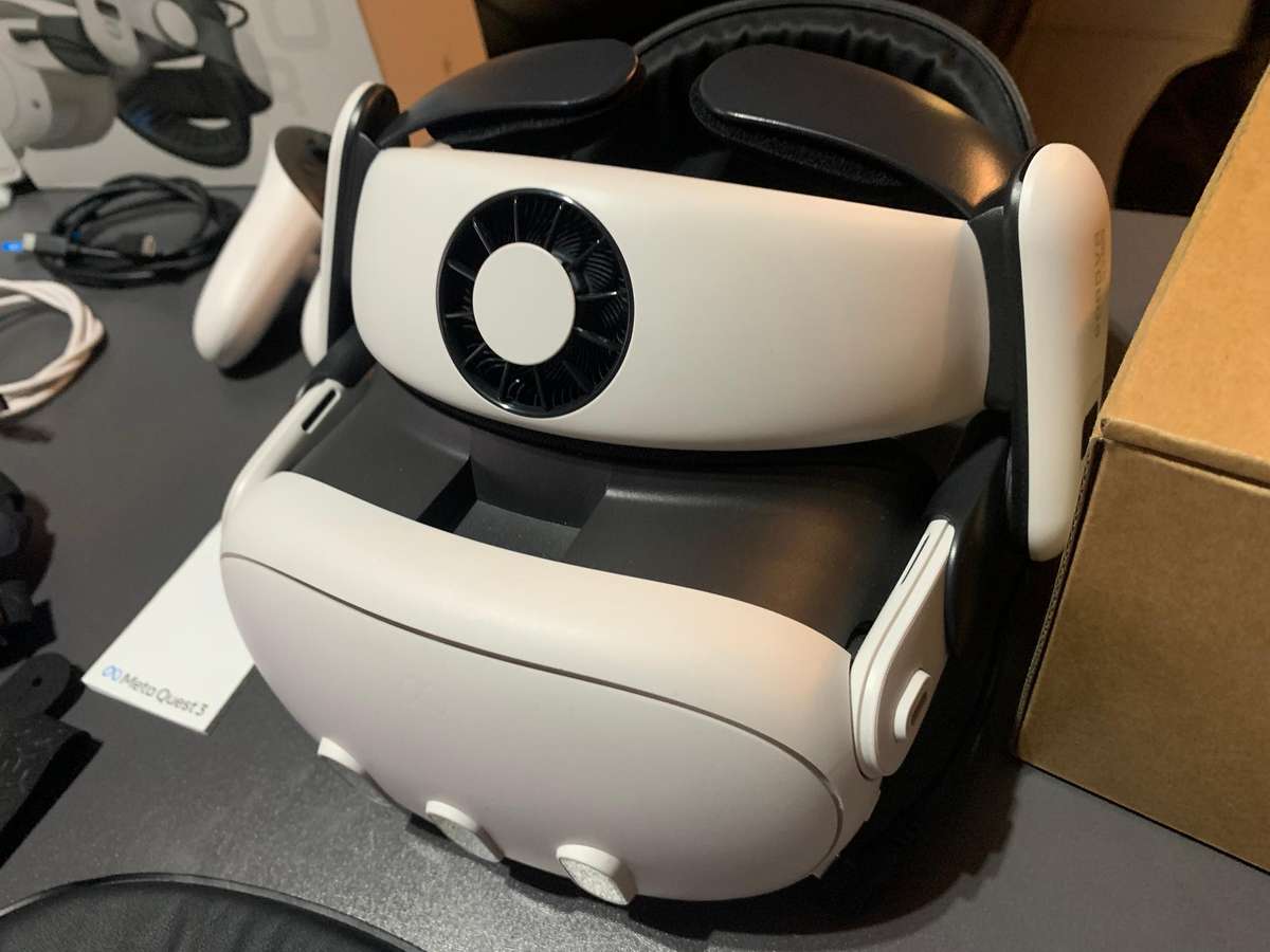 Quest 3 128GB Bundle  Like New + Premium Unused Accessories [URGENT REDUCED]