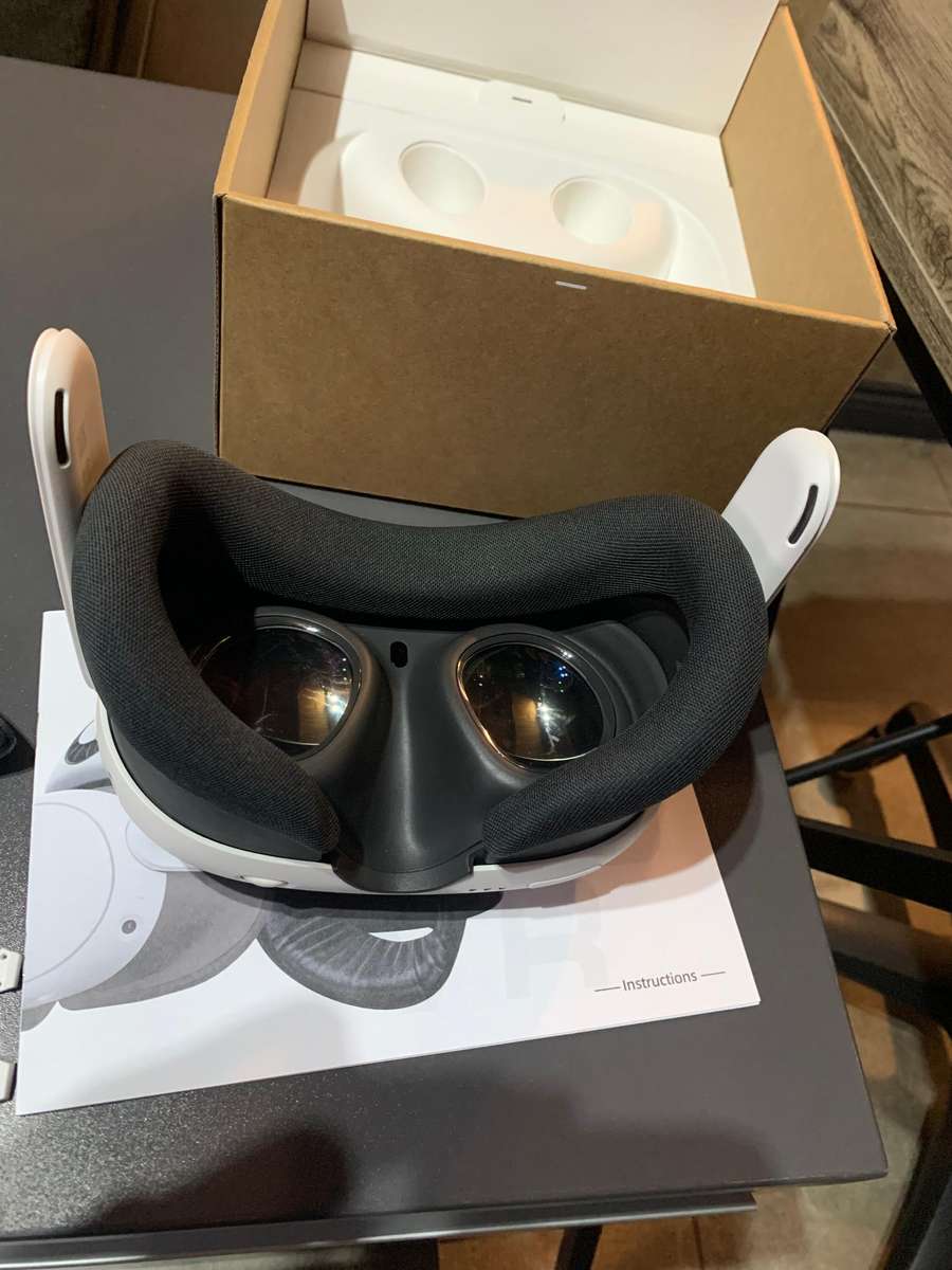 Quest 3 128GB Bundle  Like New + Premium Unused Accessories [URGENT REDUCED]