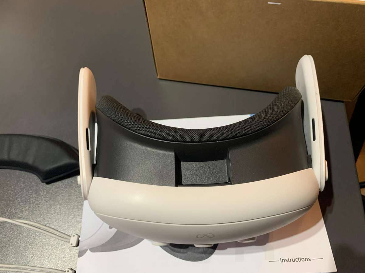 Quest 3 128GB Bundle  Like New + Premium Unused Accessories [URGENT REDUCED]