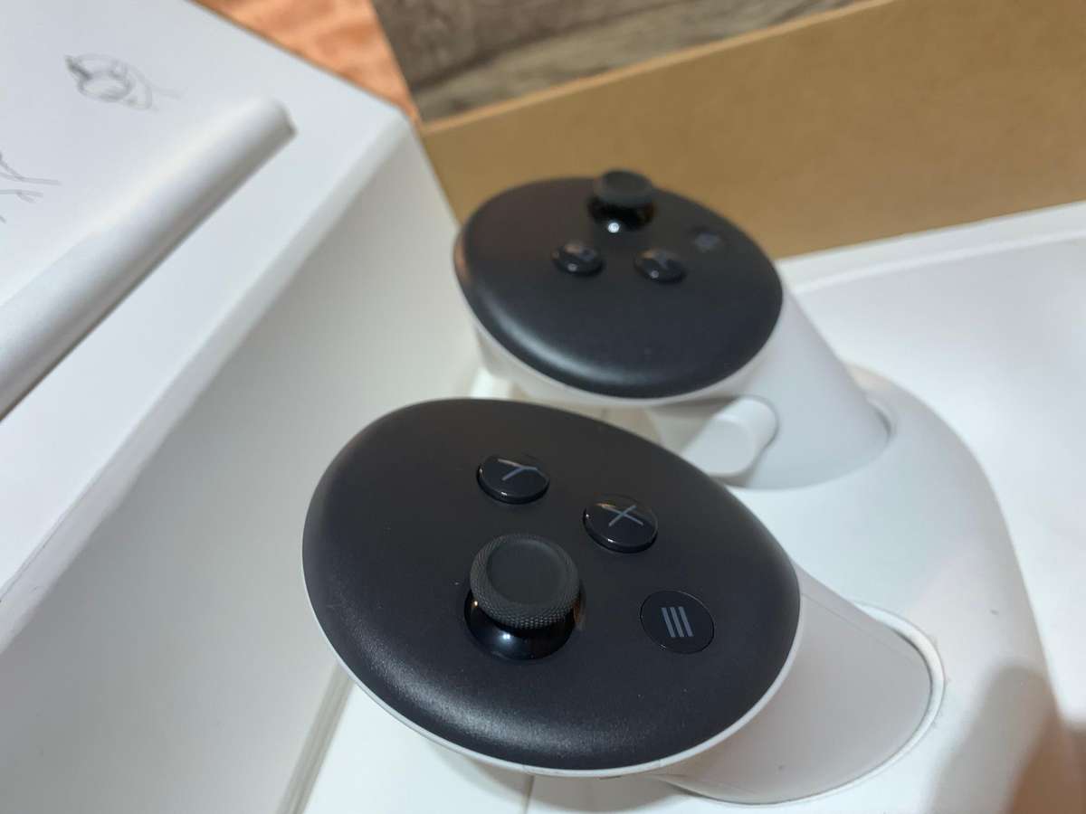 Quest 3 128GB Bundle  Like New + Premium Unused Accessories [URGENT REDUCED]