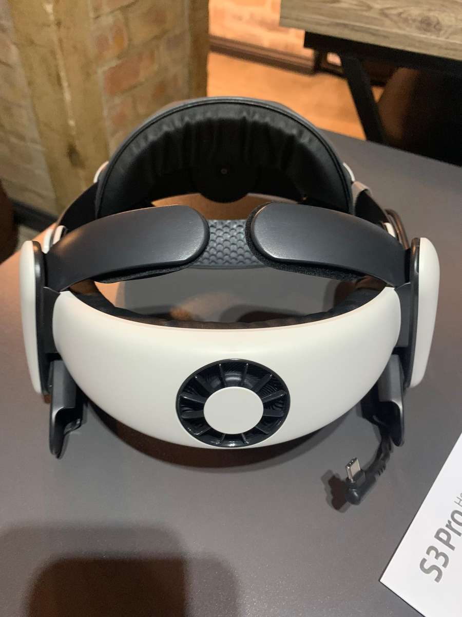 Quest 3 128GB Bundle  Like New + Premium Unused Accessories [URGENT REDUCED]