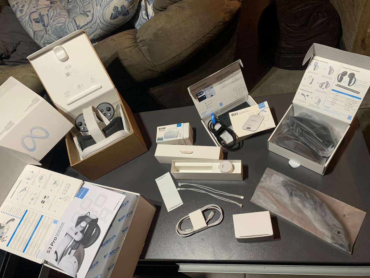 Quest 3 128GB Bundle  Like New + Premium Unused Accessories [URGENT REDUCED]