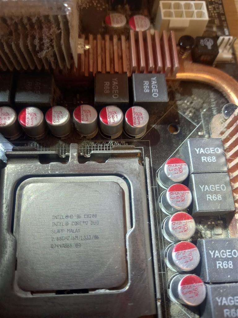 Asus Maximus formula MB + Intel core 2 duo 2.66GHz + 2 x Corsair 2048MB Ram