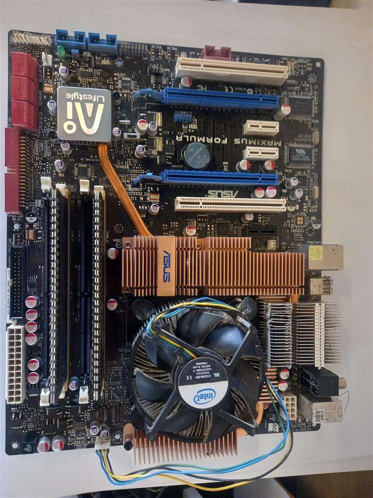 Asus Maximus formula MB + Intel core 2 duo 2.66GHz + 2 x Corsair 2048MB Ram