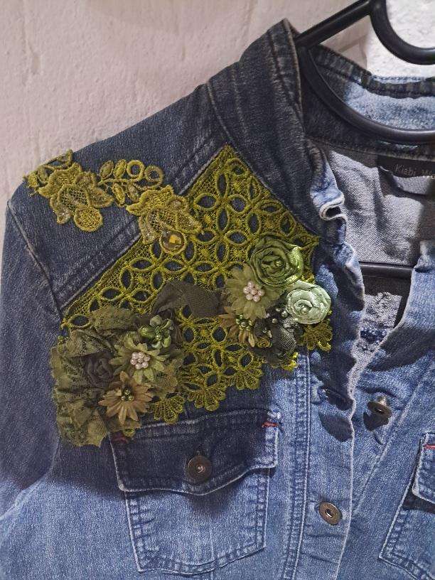 Denim Jacket : Small