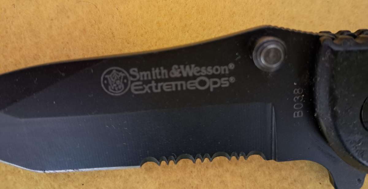 Smith & Wesson Extreme Ops Pocket Knife