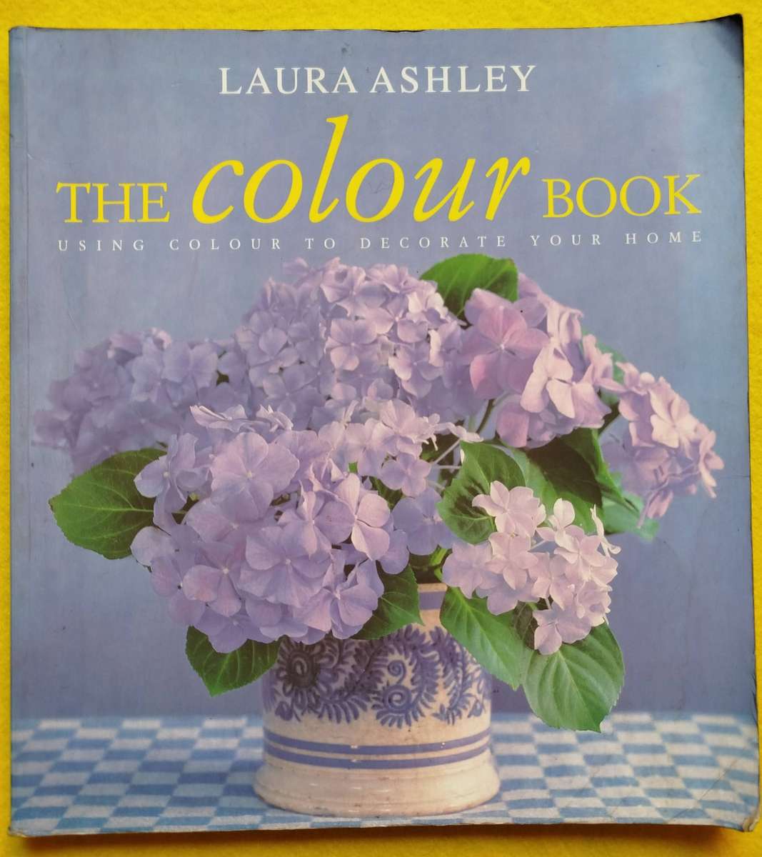 The Colour Book - Laura Ashley