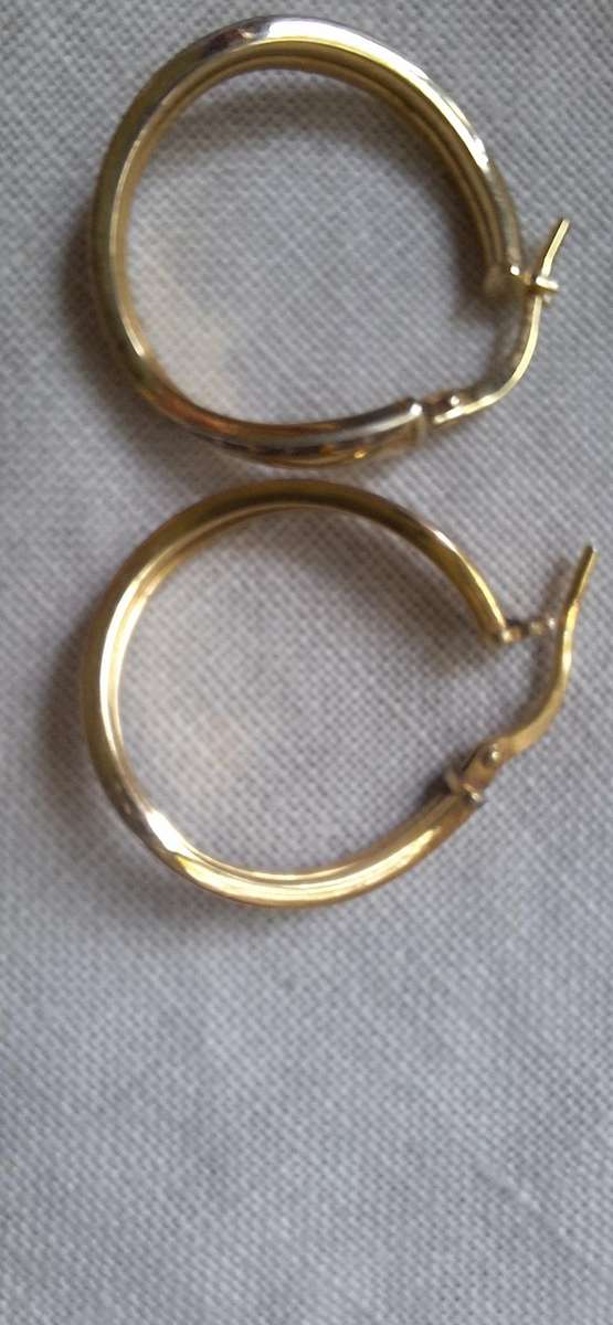 9 KT gold hoop earrings
