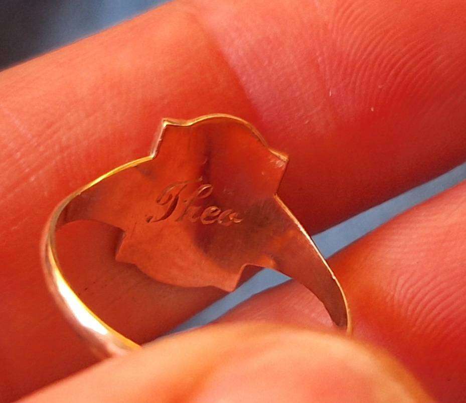 Vintage 9ct rose gold dainty signet ring with engraving of birds and names
