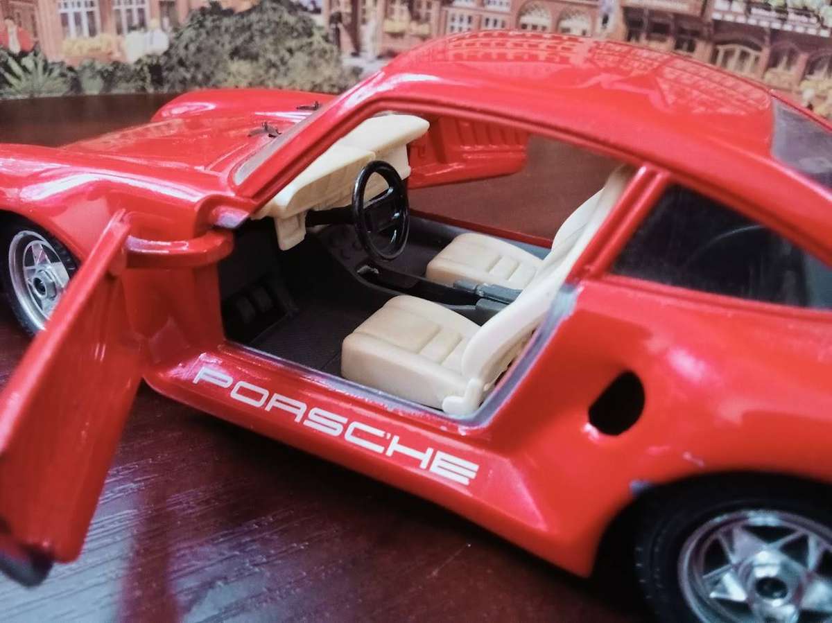 Vintage Porsche 959 Burago 1:24 Scale Model Car
