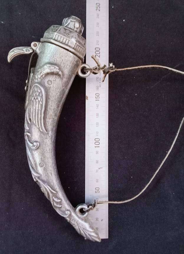 VINTAGE MADE IN SPAIN DENIX PEWTER HORN GUN POWDER BOTTLE FLASK BLAZON EAGLE