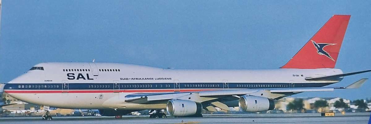 B747-400 SOUTH AFRICAN AIRWAYS ZS-SAV "DURBAN"  ABS Plastic Snap-Fit Model Scale 1/200