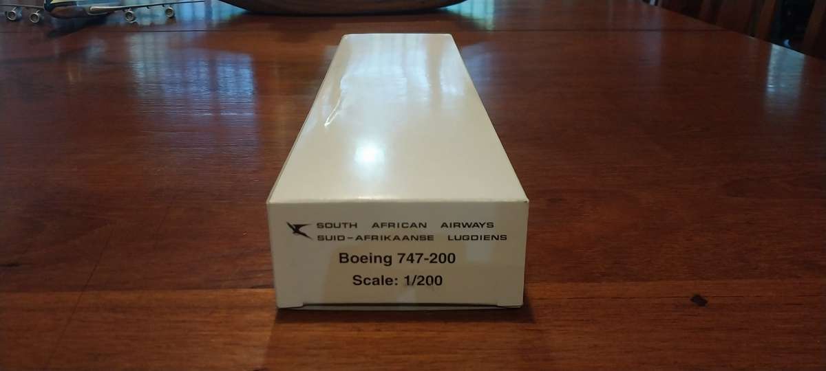 South African Airways ZS-SAN "Lebombo" B747-200 Snap-Fit Plastic Scale 1/200 MIB