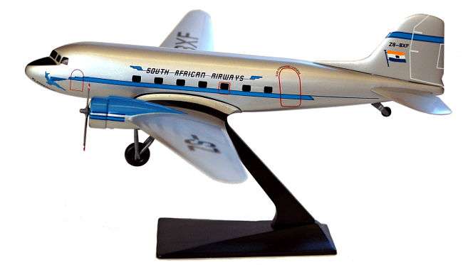 DC-3 SUID-AFRIKAANSE LUGDIENS ZS-BXF "Klapperkop" Snap-Fit ABS Plastic Model Scale : 1/100