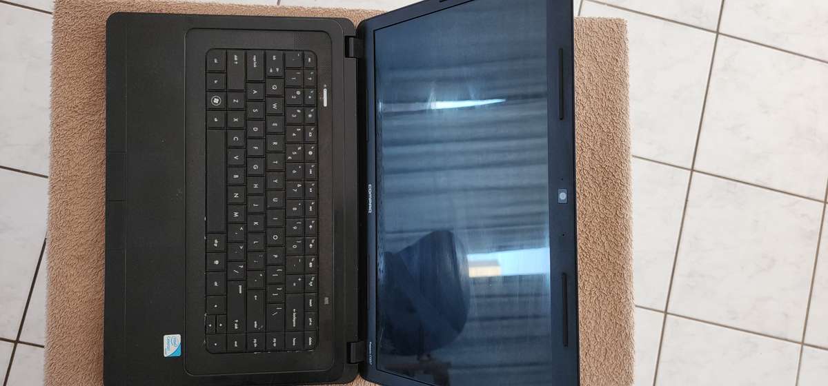 HP Compaq Presario CQ57-215SI 2.3GHz 925 15.6" 1366 x 768pixels Black Notebook