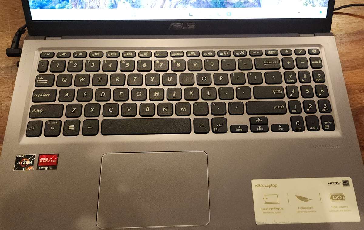 Asus M515DA-382G1T AMD Ryzen 3 3250U 2.6GHz Dual Core 15.6" WXGA (1366x768)