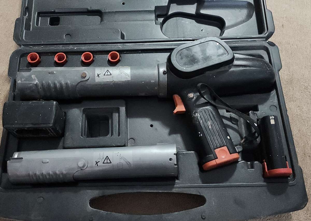 SKIL Cordless Sealant Gun For Parts or Repair